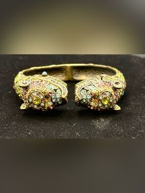Heidi Daus Guardian Fu Dog Bracelet with Swarovski Crystals Needs New Battery